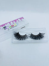 Load image into Gallery viewer, Mink Eyelashes 25MM
