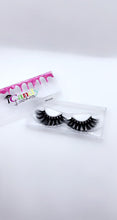 Load image into Gallery viewer, Mink Eyelashes 25MM
